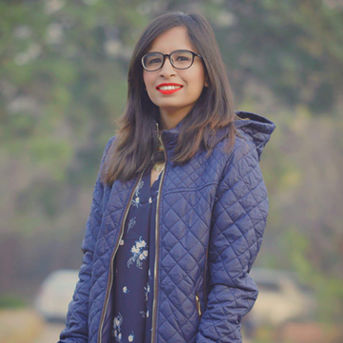 Komal Hafeez, a skilled WordPress developer with a masters degree in software engineering.